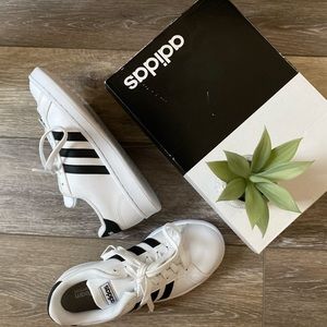 Adidas shoes 6.5 women’s NWT
